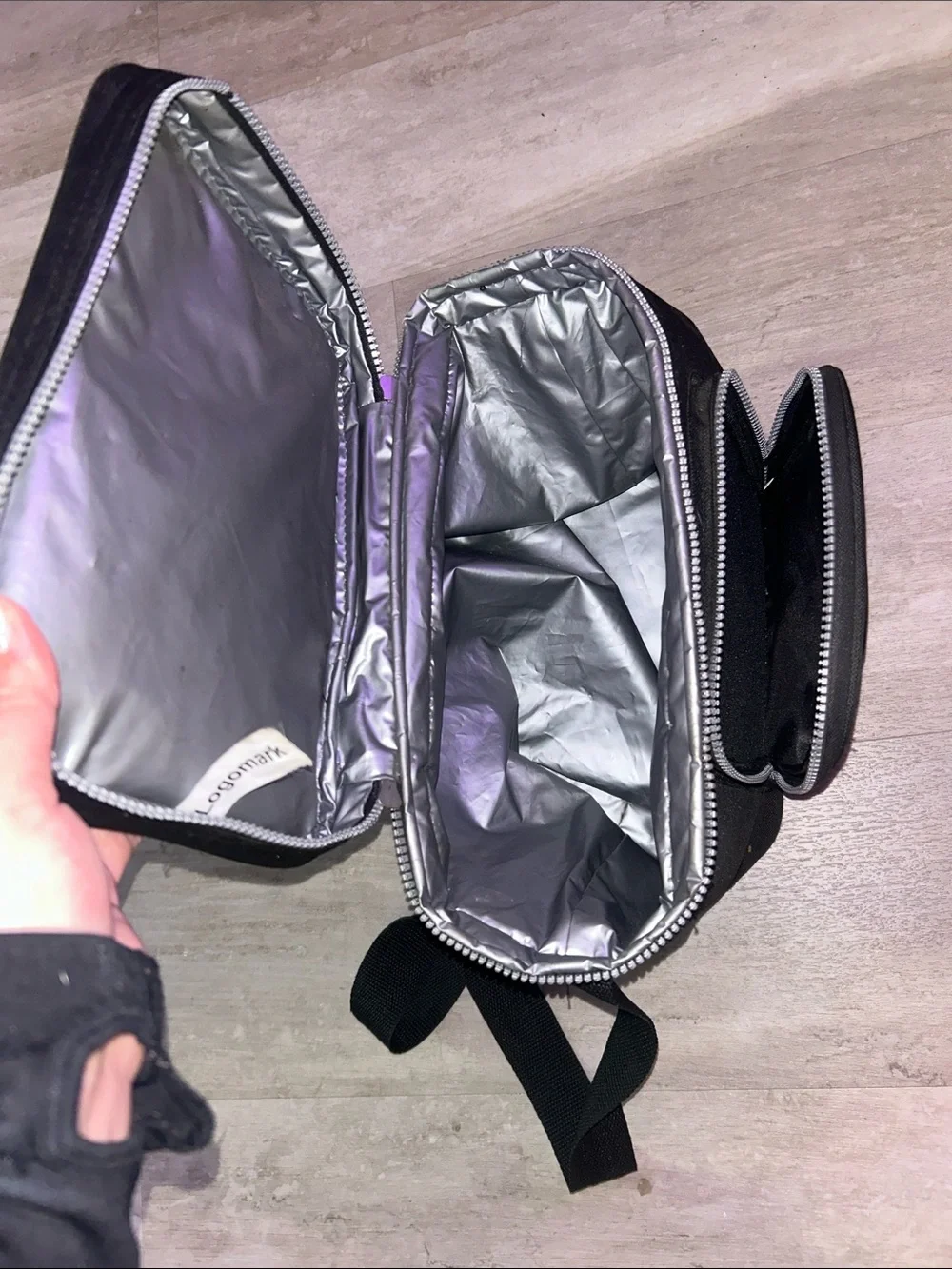 Insulated lunch bag with crossbody strap